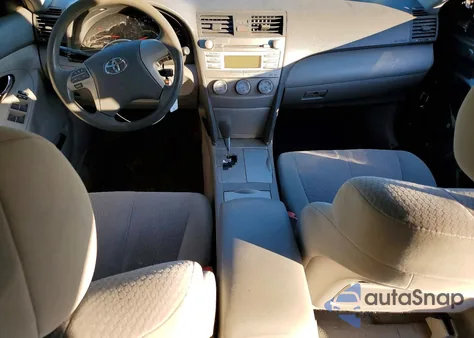 2011 Toyota Camry Base z USA, uszkodzony, nr VIN 4T1BF3EK9BU166852